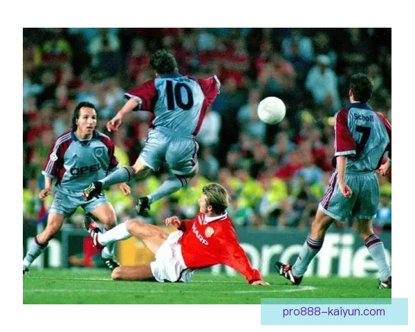 齐达内中场组织能力备受关注，续写传奇足球生涯。